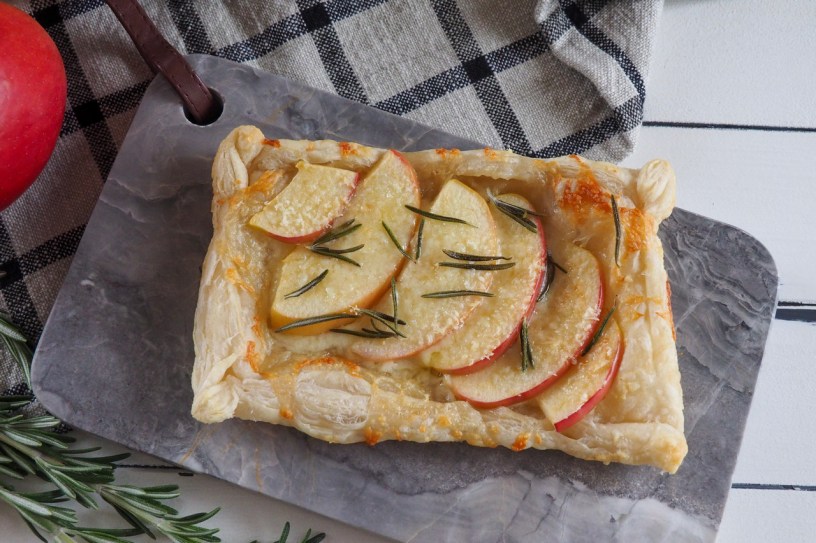 Quick Appetizer Recipe: Savoury Apple-Taleggio Puff Pastries